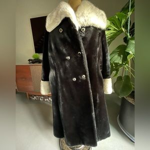 Vintage 50s shiny Black faux fur coat *rare larger size L/XL